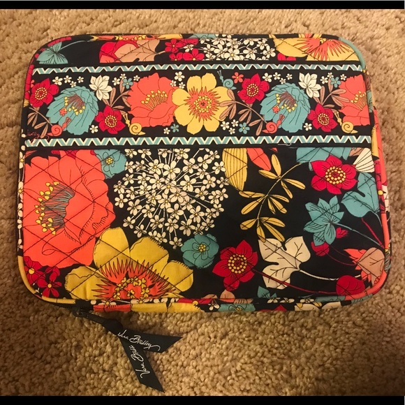 Vera Bradley Other - Vera Bradley laptop/ tablet sleeve